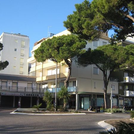 Condominio Antares Lignano Sabbiadoro Extérieur photo