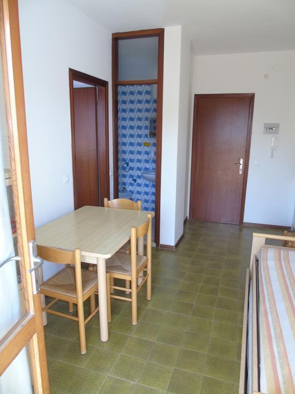 Condominio Antares Lignano Sabbiadoro Chambre photo